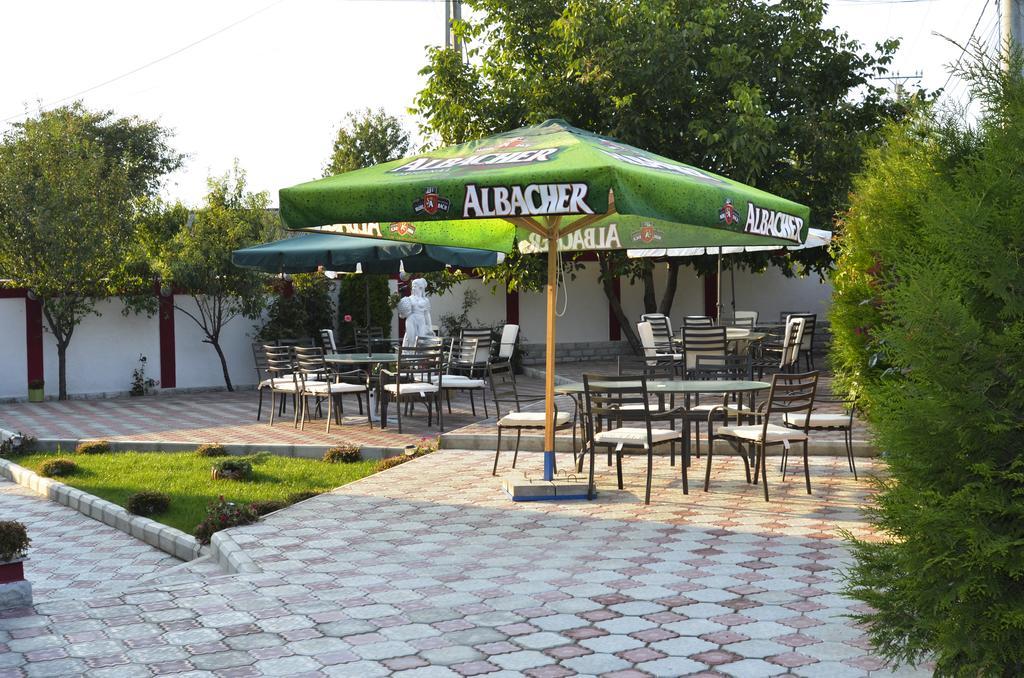 Motel - Restaurant Leon Bacau Exterior photo